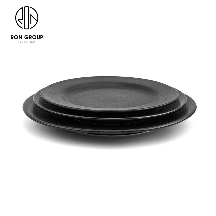 Nice japanese style  flat round dishes cheap restaurant black ceramic plate