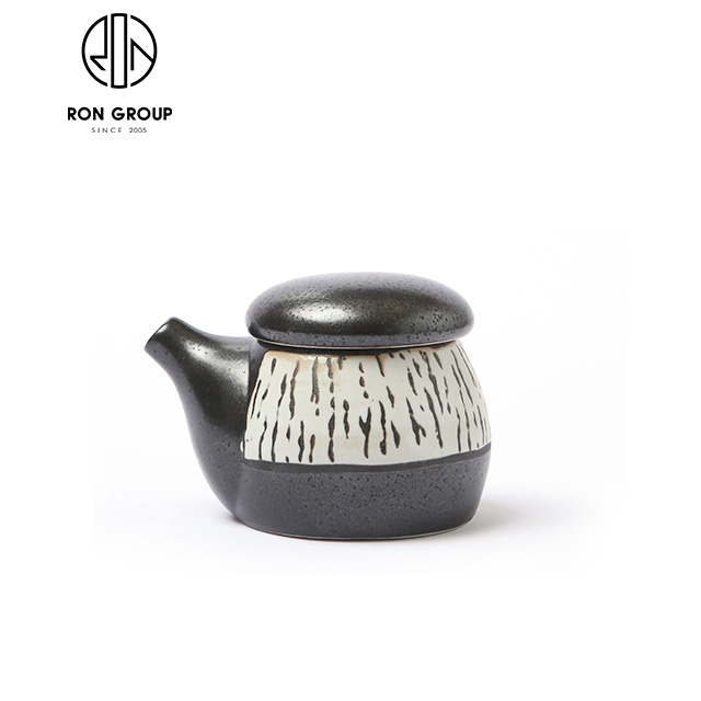 chinese suppliers seasoning jar bottle Japanese style ceramic soy sauce bottle with lid porcelain high grade salad oil bottle