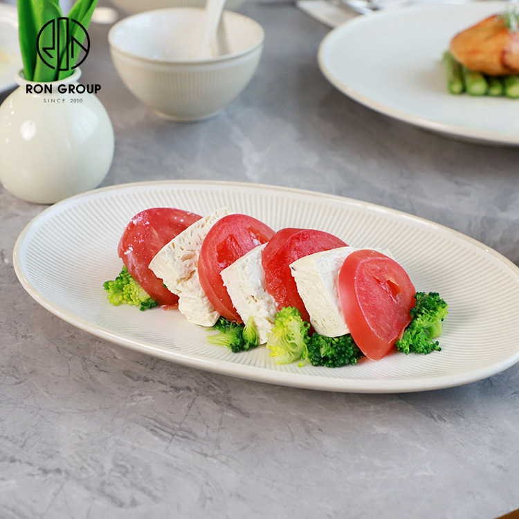White Oval Ceramic Fish Plate for Restaurants and Catering Service