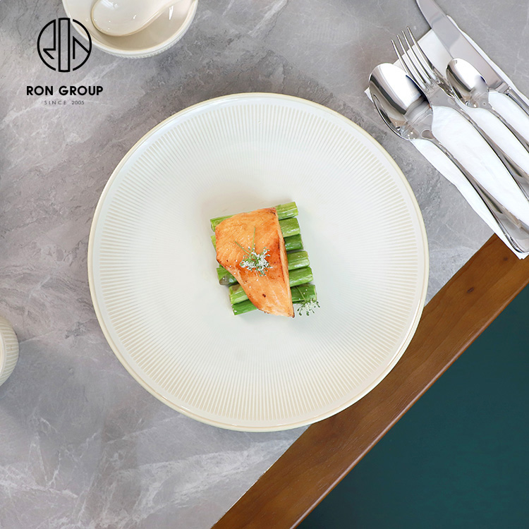 White Embossed Ceramic Dinner Plate for Weddings and Restaurants