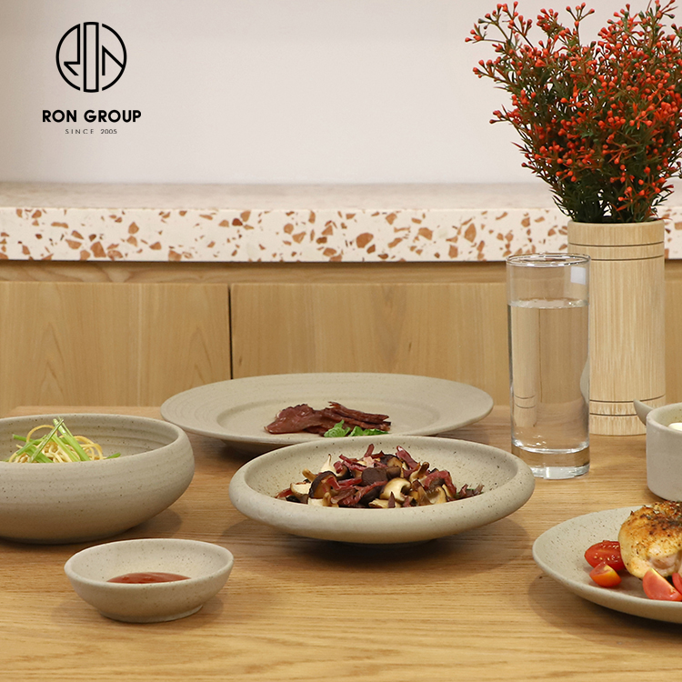 Minimalist Speckled Clay-Style Melamine Dinner Plate for Japanese and Casual Dining