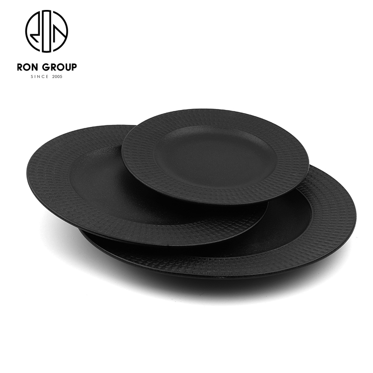 Textured Black Ceramic Concave Pasta Plate for Modern Restaurants