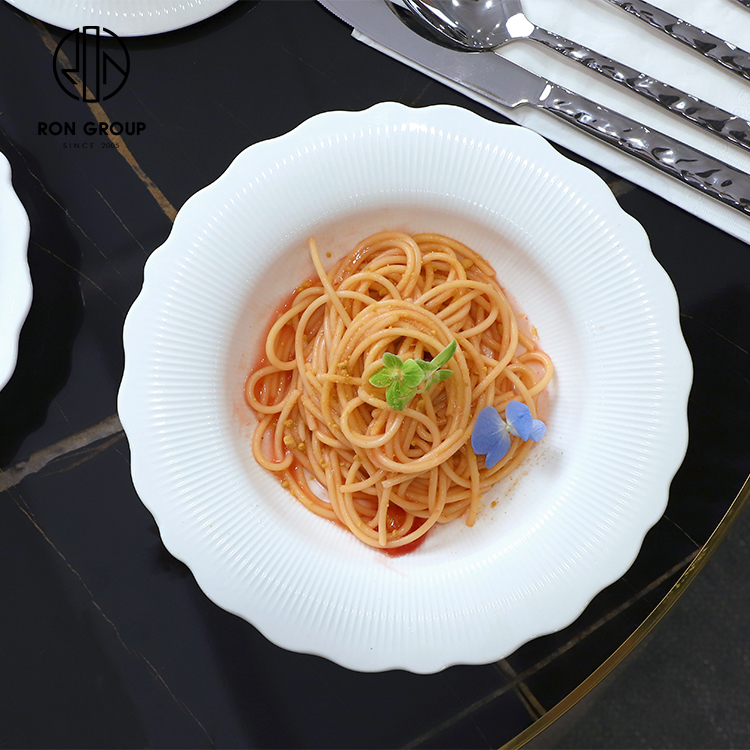 Custom White Flower Rim Ceramic Pasta Plate for Noodles and Dessert Service