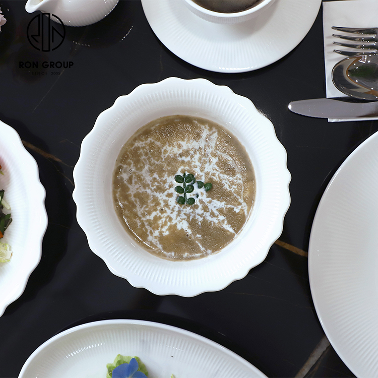 Custom White Flower Rim Ceramic Soup and Salad Bowl for Restaurant Table Service