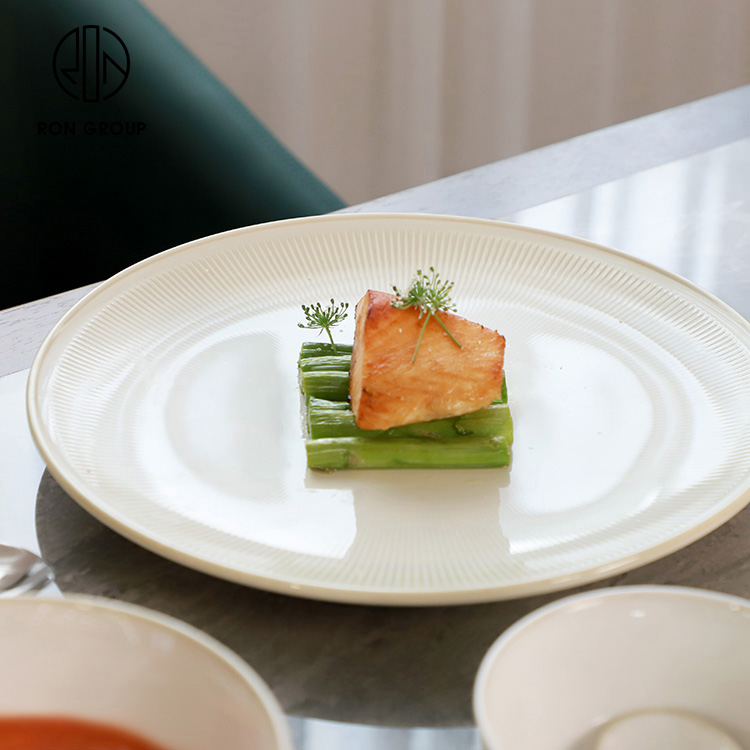 White Embossed Ceramic Dinner Plate for Weddings and Restaurants