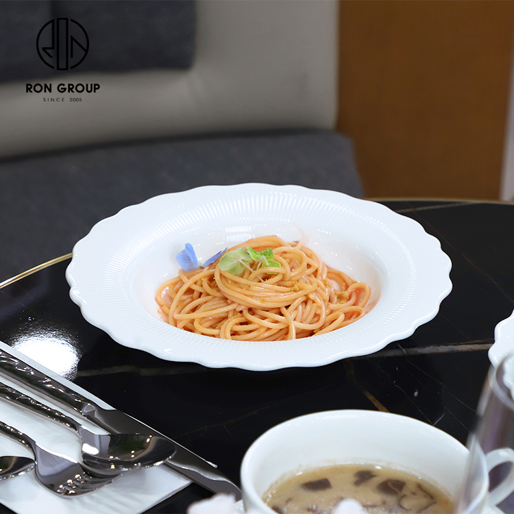 Custom White Flower Rim Ceramic Pasta Plate for Noodles and Dessert Service
