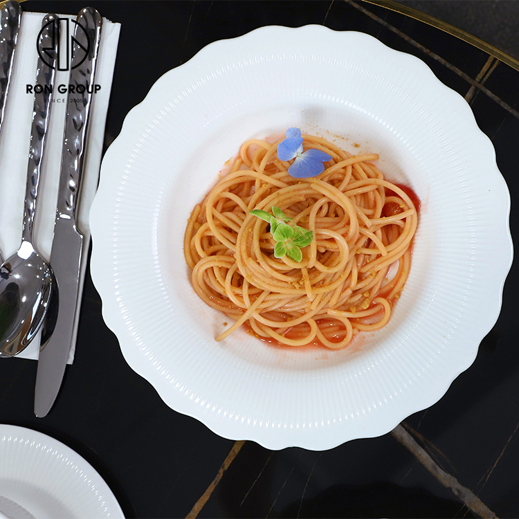 Custom White Flower Rim Ceramic Pasta Plate for Noodles and Dessert Service