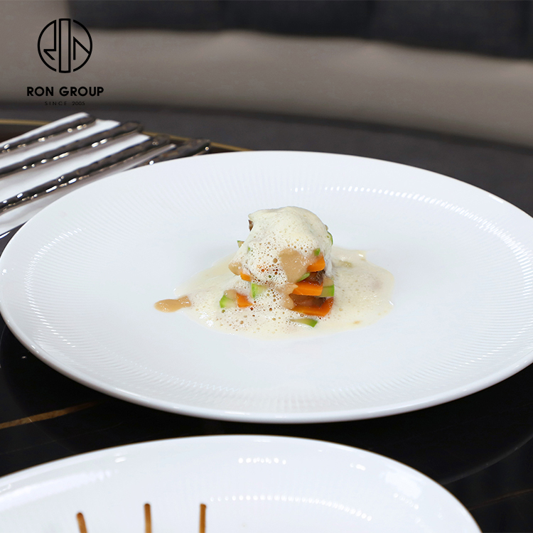 Custom Oval White Ceramic Serving Plate for Steak, Dessert and Restaurant Dining